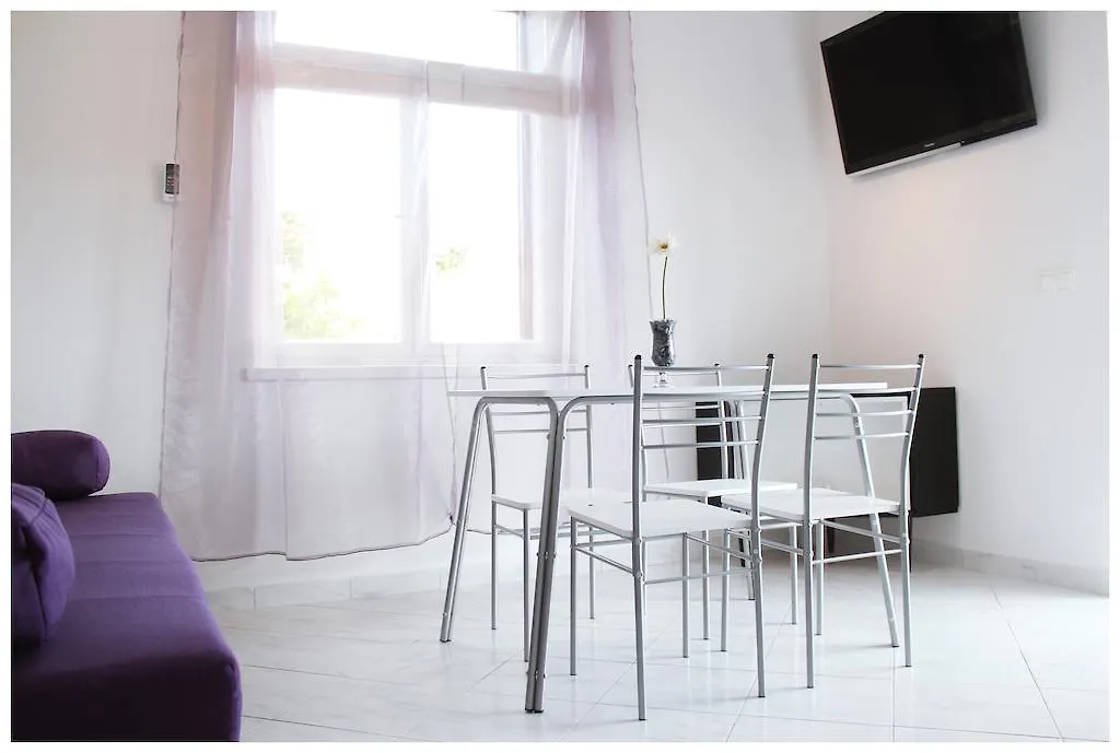 Apartments & Room Dijana Trogir 0*,